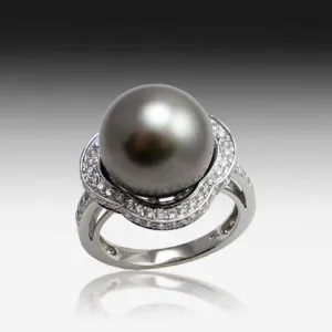 18KT WHITE GOLD BLACK PEARL AND DIAMOND RING