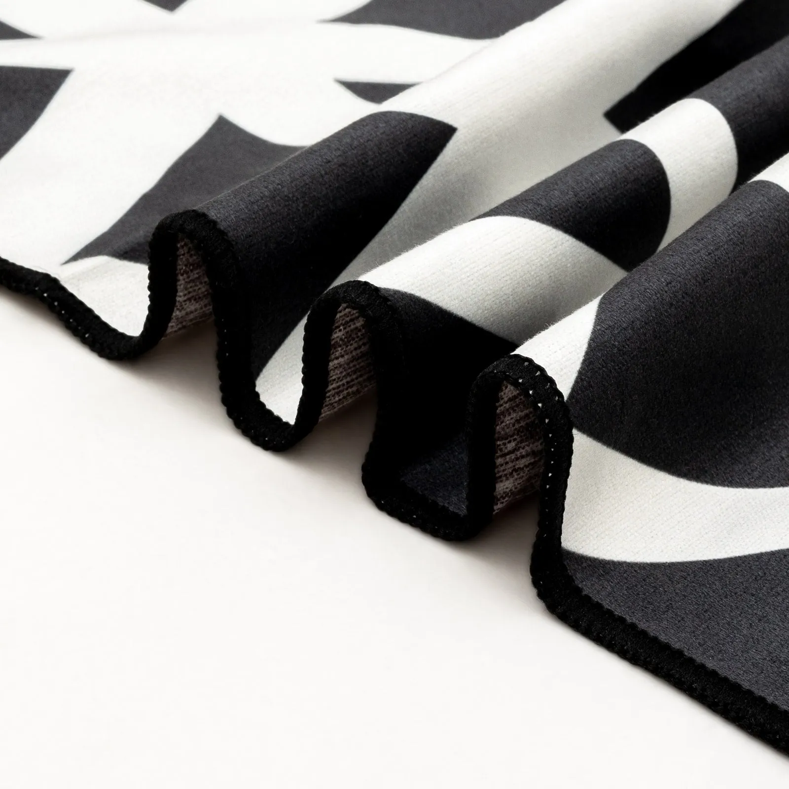 Black/White Gym Towel & Pouch