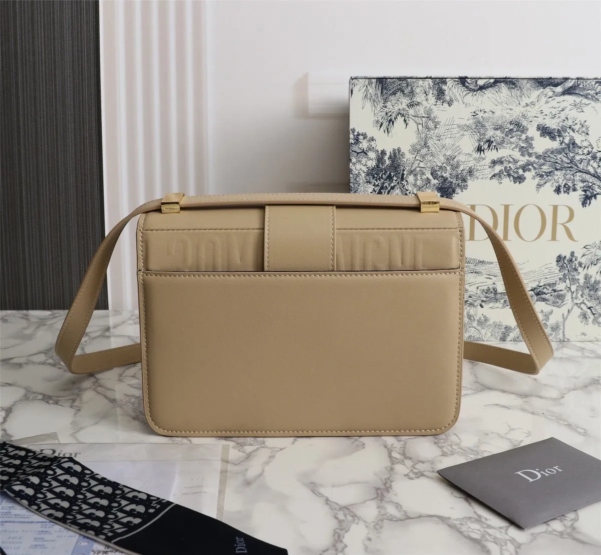 DR273 30 Montaigne Bag / 9.5 x 6.5 x 3 inches