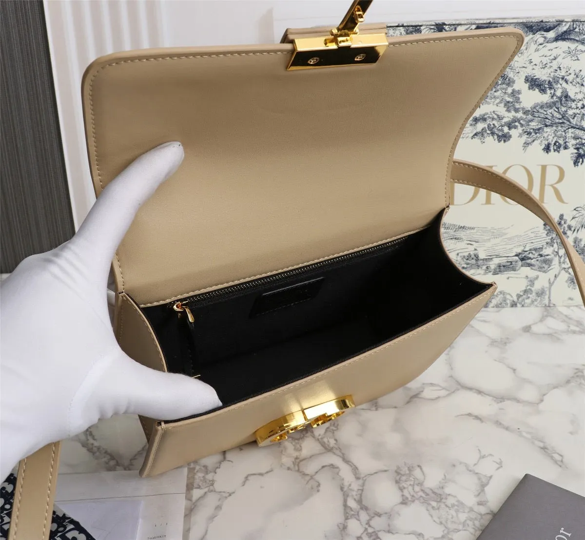 DR273 30 Montaigne Bag / 9.5 x 6.5 x 3 inches