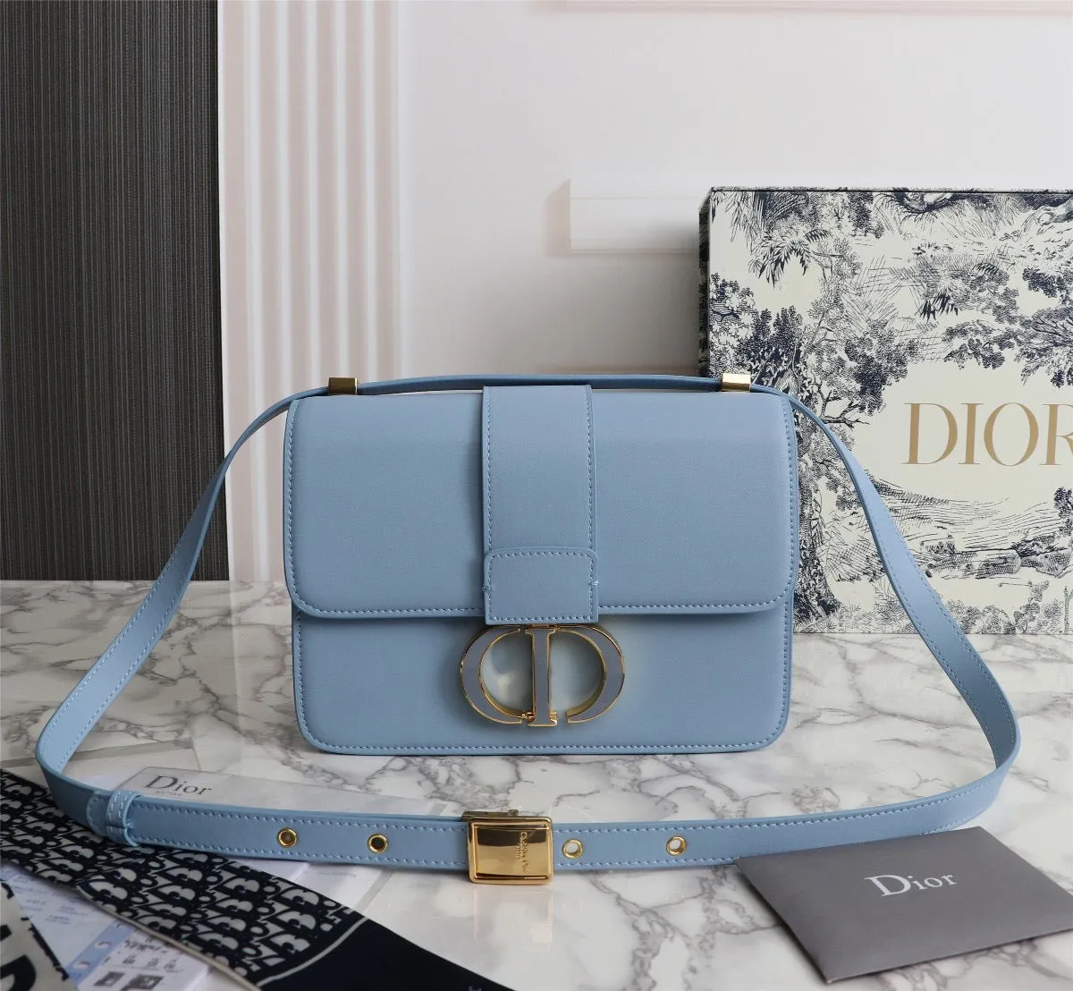 DR273 30 Montaigne Bag / 9.5 x 6.5 x 3 inches
