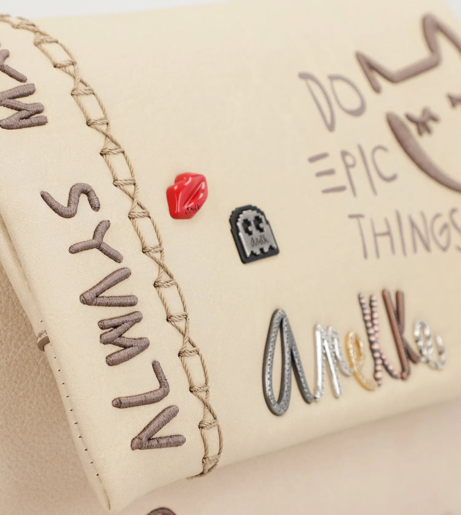 Energy beige flap bag