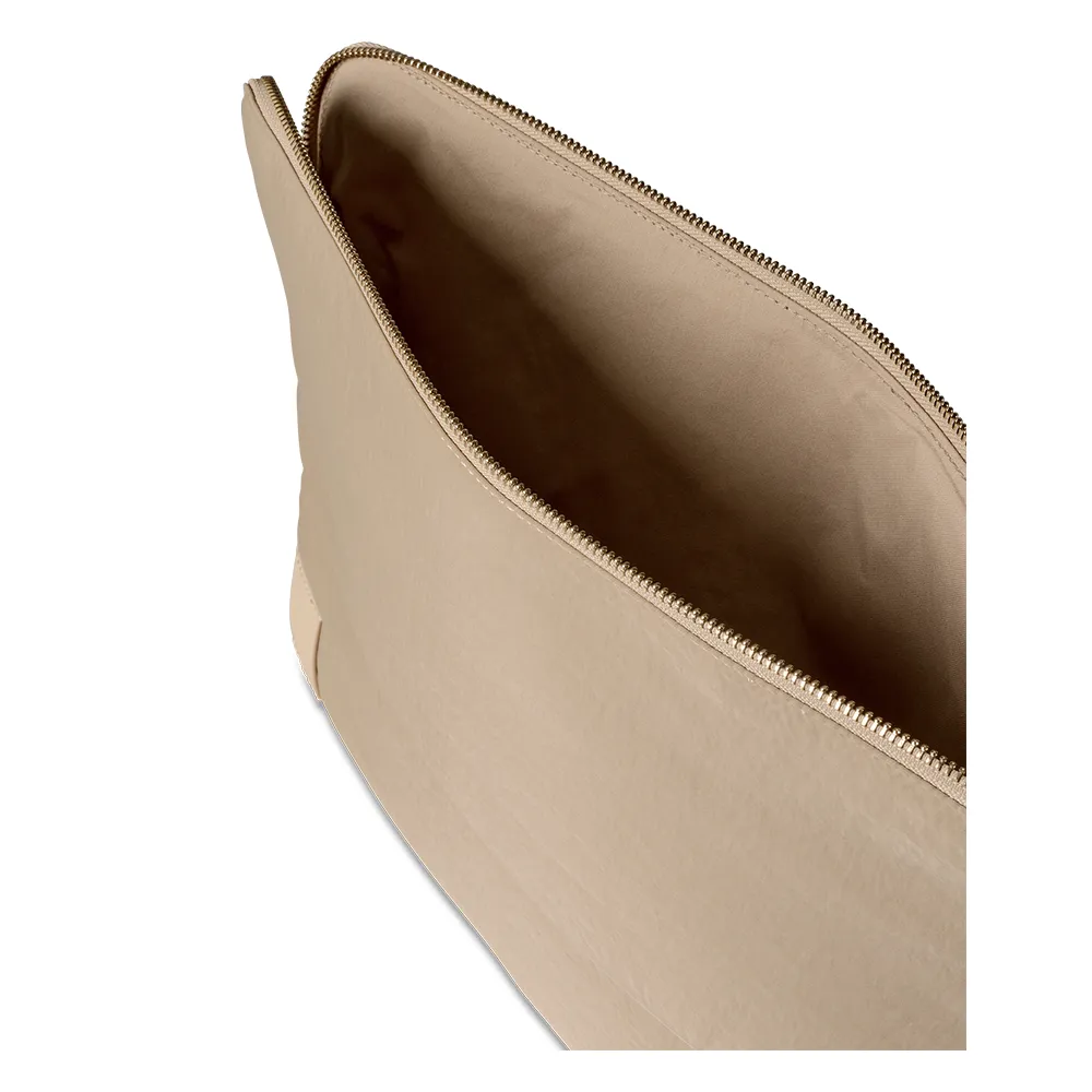 iDeal of Sweden - Universal 16" Laptop Bag Notebook Sleeve for MacBook / Laptop / Notebook with zipper made of recycled fabric (IDESLS16-128) - Beige