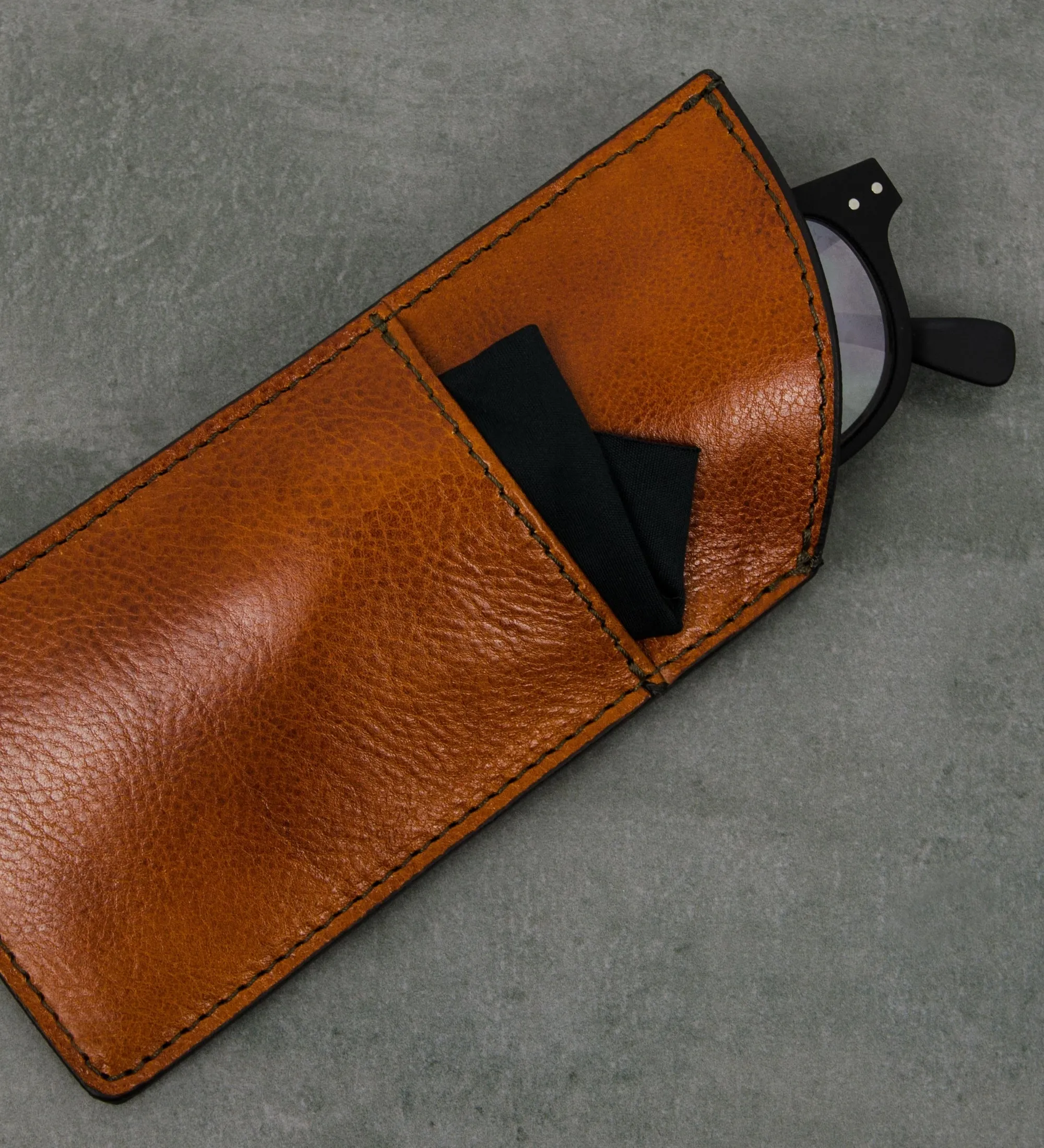Leather Glasses Sleeve for Women - One Hundred Years of Solitude