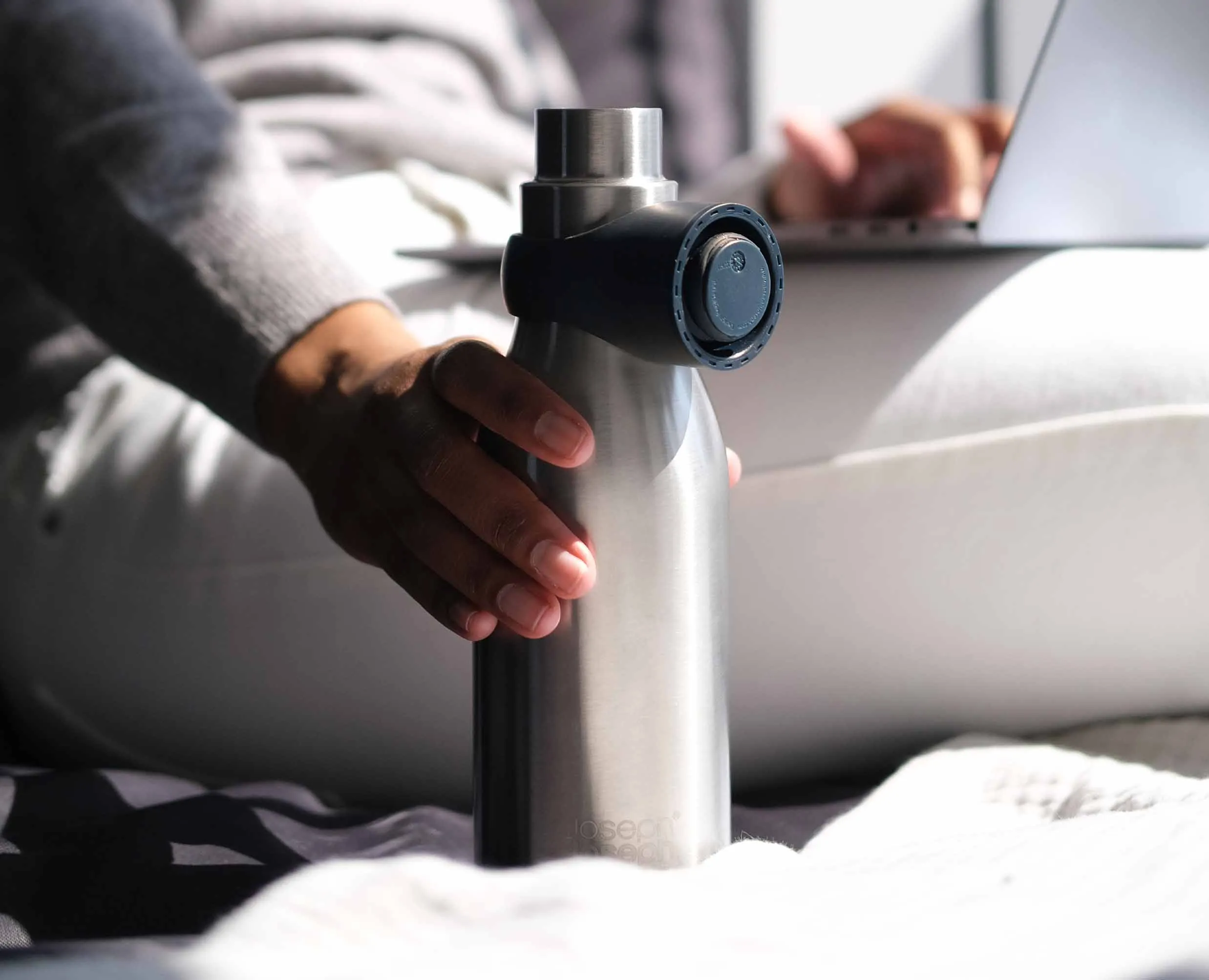 Loop™ 500ml Stainless-steel Vacuum Insulated Water Bottle