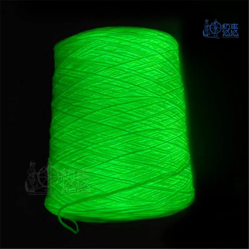 Luminous staple fiber yarn