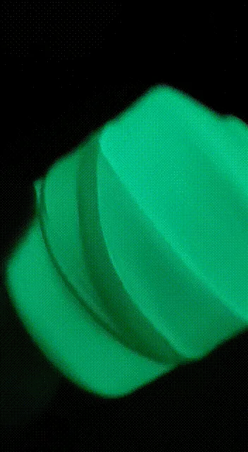 Luminous staple fiber yarn