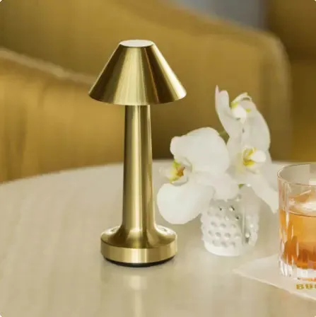 Retro Table Lamp for Restaurant Bedroom Living Room Bedside Bar Table Lamp Modern Desk Lamp