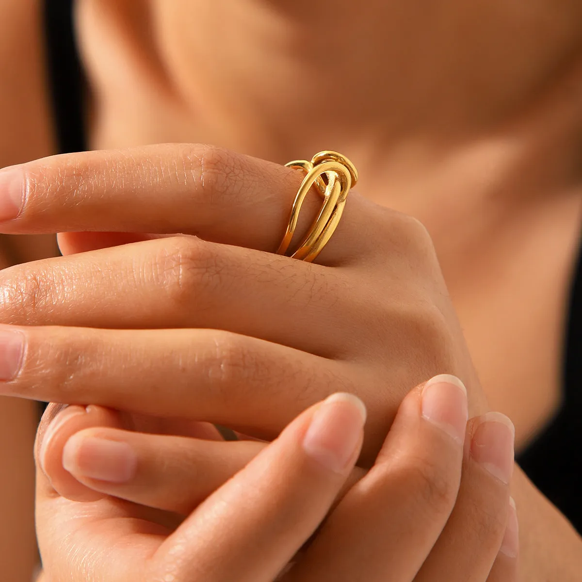Unique Knot Ring