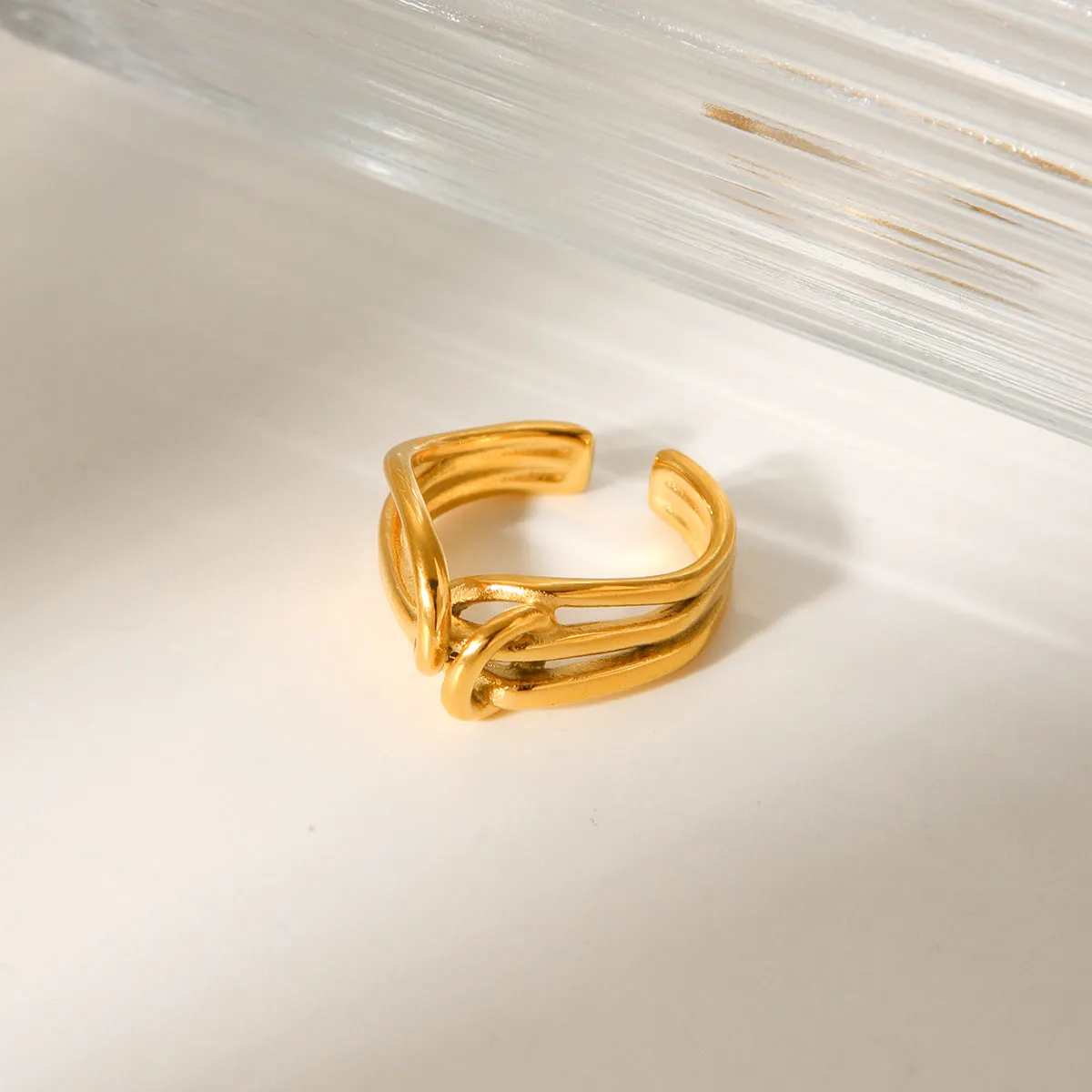 Unique Knot Ring