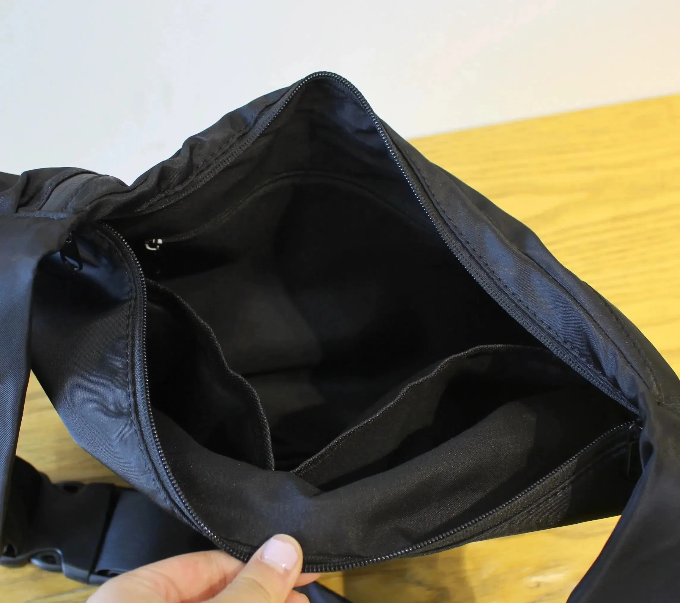 Vvsha  Christmas Gift Ergonomic Crossbody Sling Bag